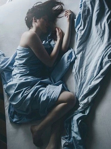 woman sleeps with hot flashes